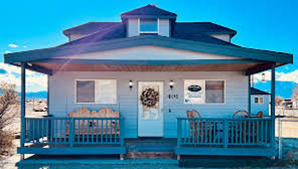 The Mustang Inn - front view